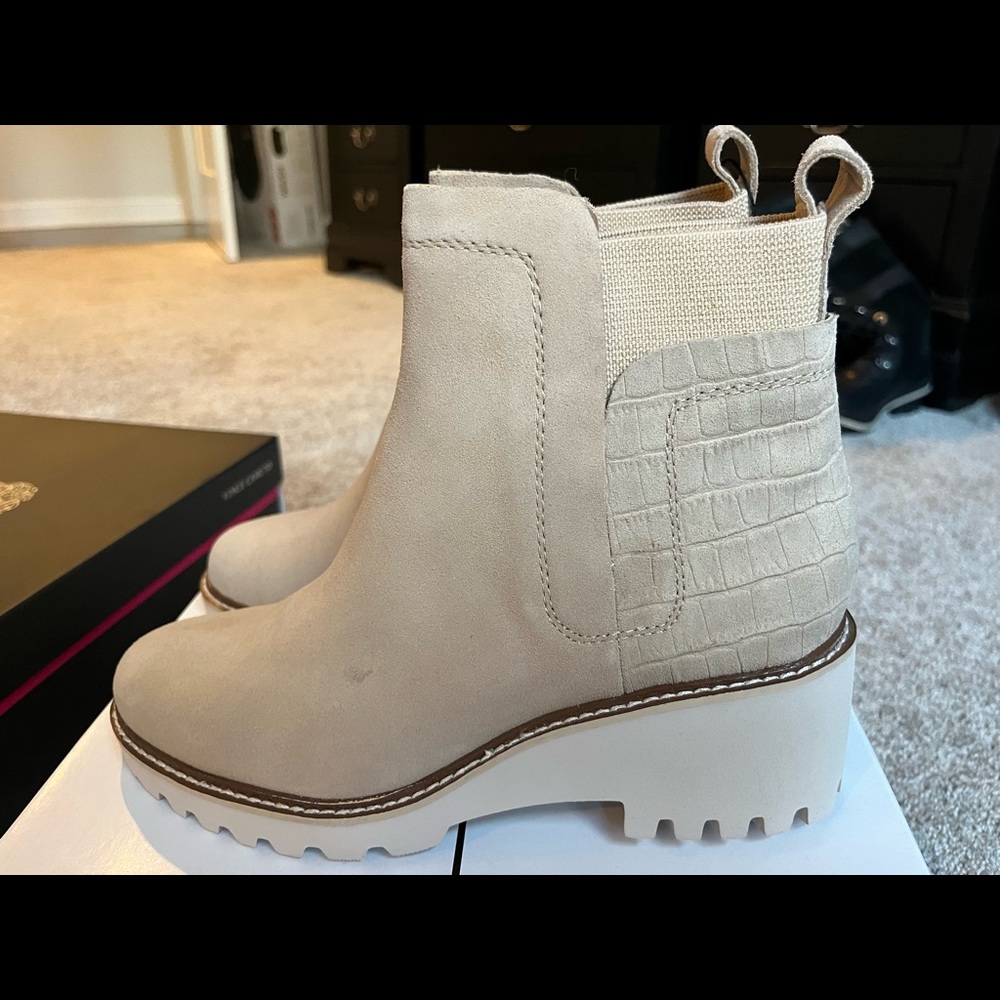 NIB Dolce Vita Huey H20 boot in Dune Suede, size 8.5.